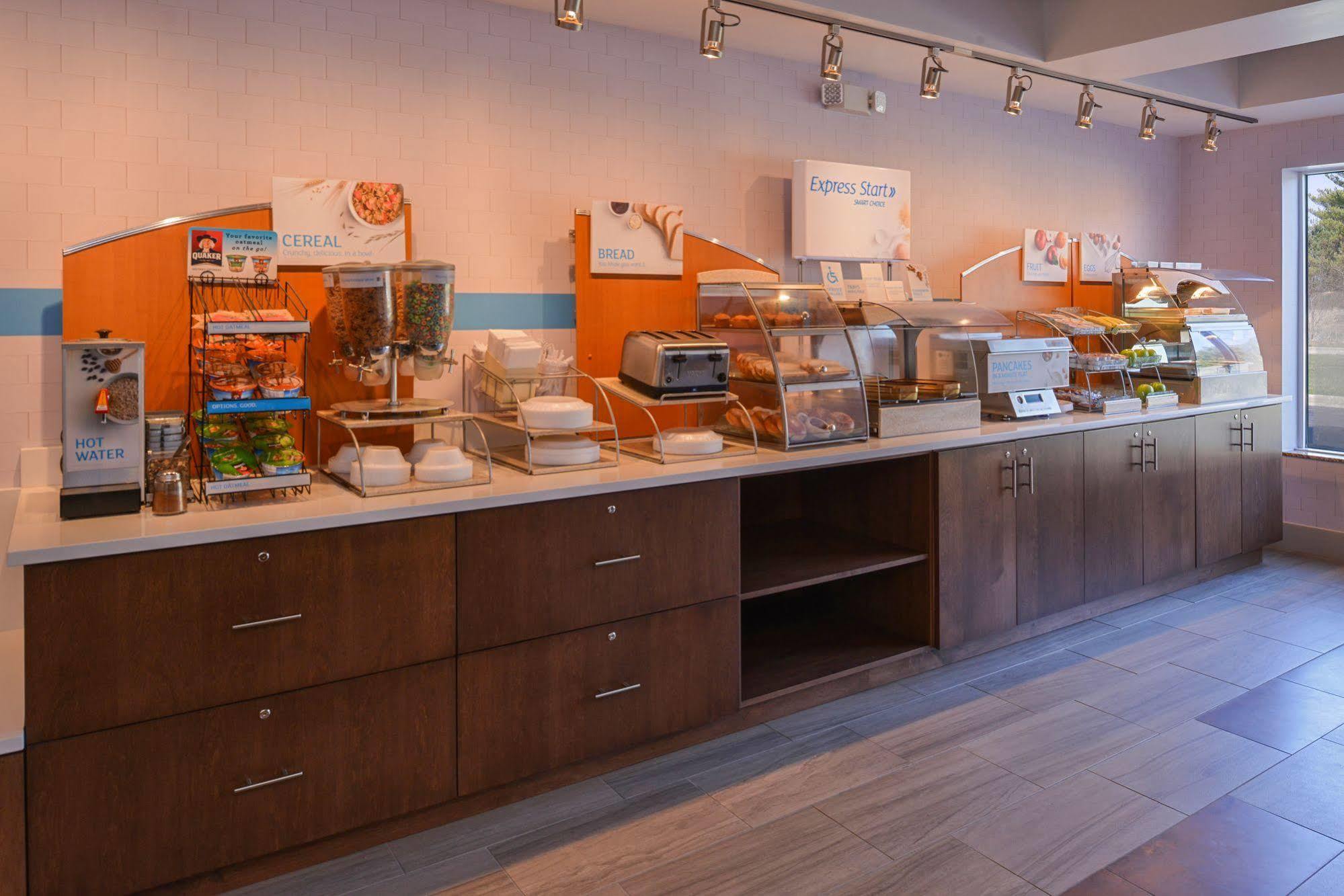 Holiday Inn Express Hotel & Suites Urbana-Champaign-U Of I Area By Ihg Extérieur photo